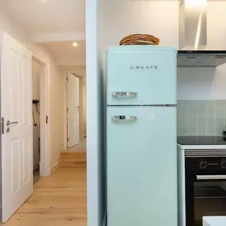 Pool-lisbon City Centre-garden-wifi-1d Апартаменти Лісабон
